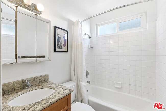 Building Photo - 1914 Pacific Ave