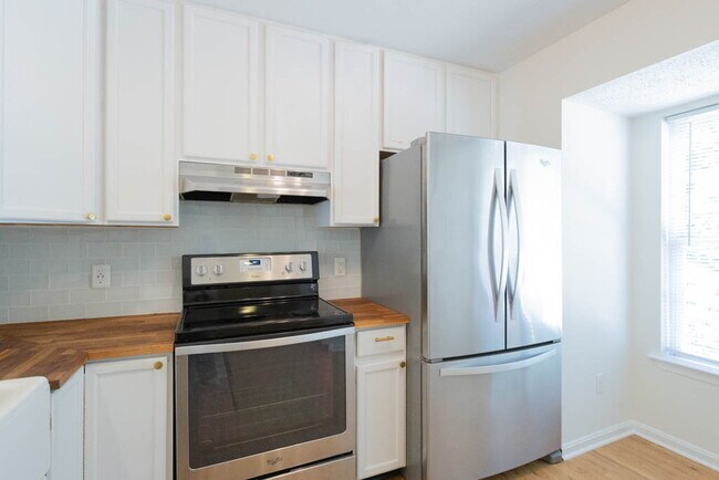 Building Photo - Lovely Townhome in Stone River