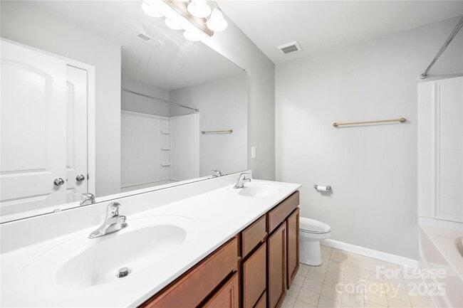 Building Photo - 16040 Simril Ct
