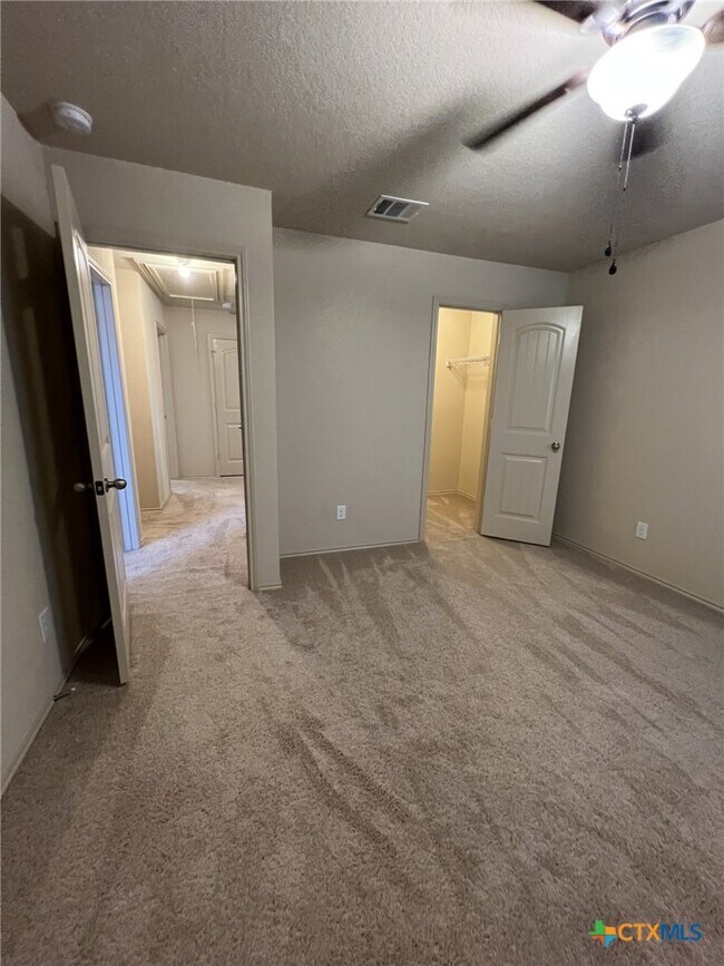 Building Photo - 1057 Clarkston Dr