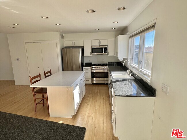 Building Photo - 311 Hill St