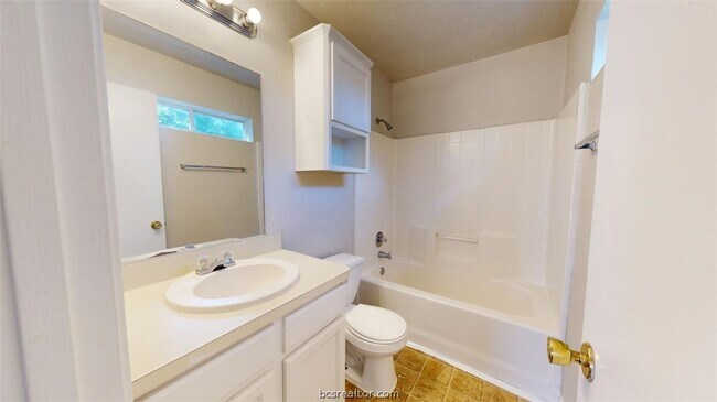 Building Photo - 1513 Hollow Hill Dr