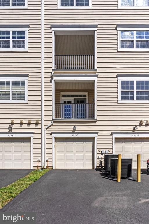 Building Photo - 42563 Highgate Terrace