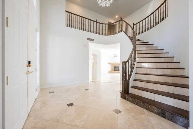 Building Photo - Luxury Home located in Henderson