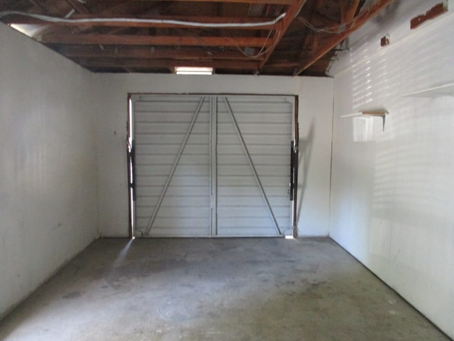 Building Photo - 1207 W Sacramento Ave