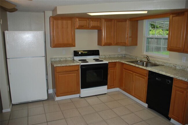 Building Photo - 1624 Springdale Dr