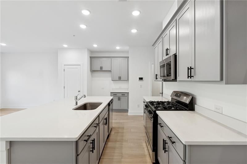 Building Photo - 183 Redbud Rd