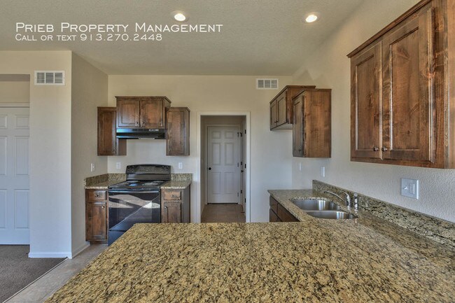 Building Photo - Cedar Springs Duplex - Available August 19th