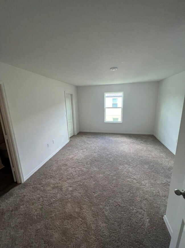 Building Photo - 2 car garage townhome-5310 Companion Lane ...