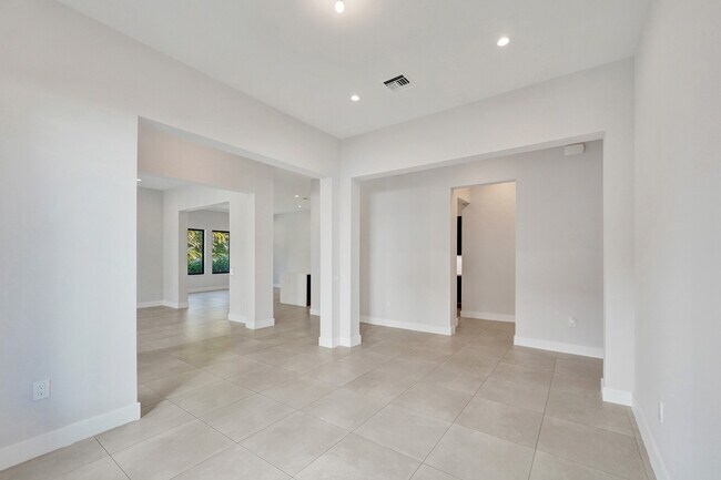 Building Photo - 5928 Brookfield Cir