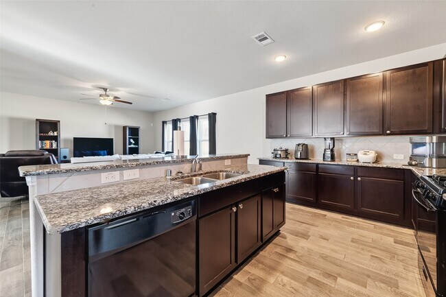 Building Photo - 2422 Agassiz Dr