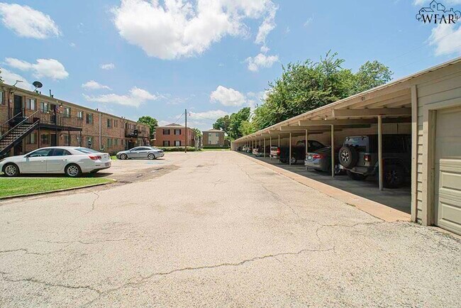 Building Photo - 2104 Virginia Dr