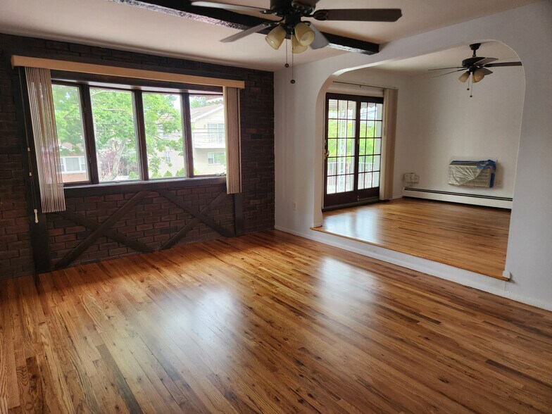 Sitting Room - 1455 Kennellworth Pl