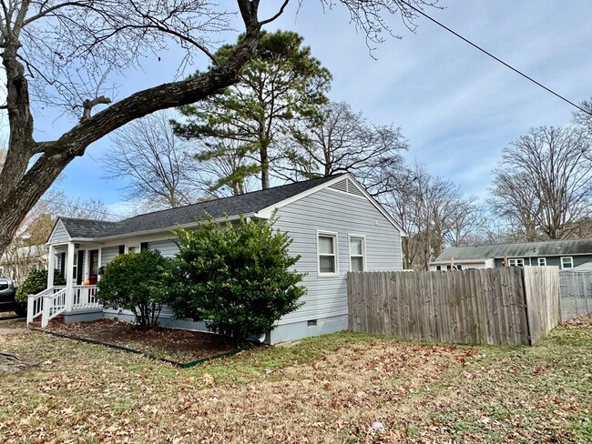 Building Photo - Welcome home:  Updated 3 bed/1bath home wi...