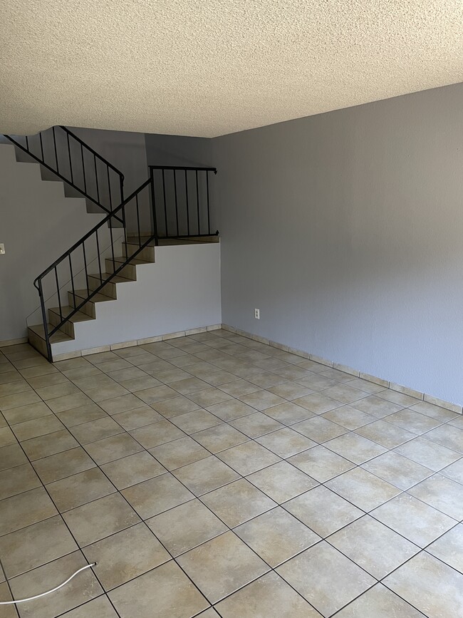 Building Photo - 9238 Citrus Ave