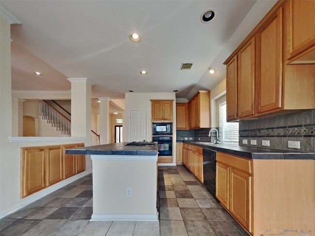 Building Photo - 3009 Fallbrook Ct