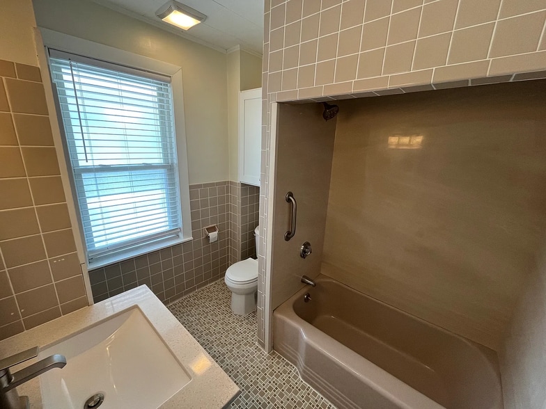 Building Photo - 29 Watts St