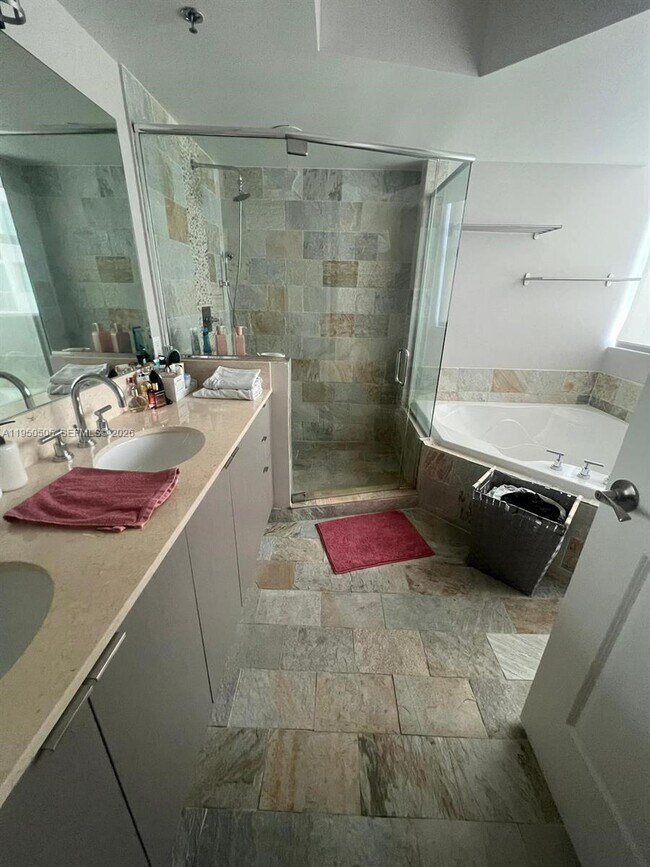 Building Photo - 2641 N Flamingo Rd