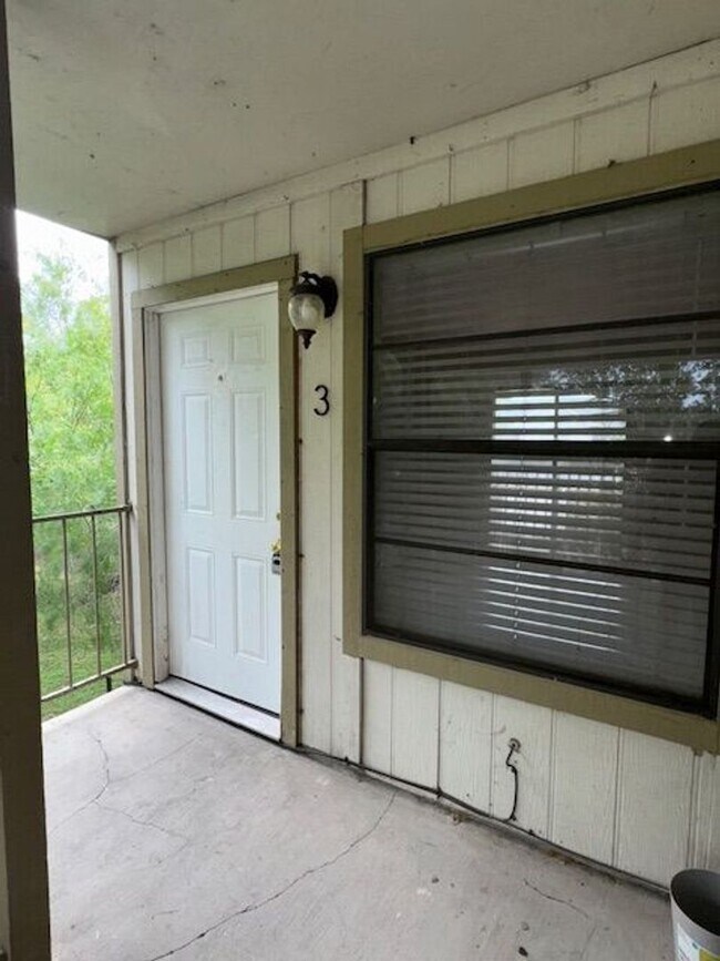 Building Photo - 1100 sqft under $1000-Calallen Area
