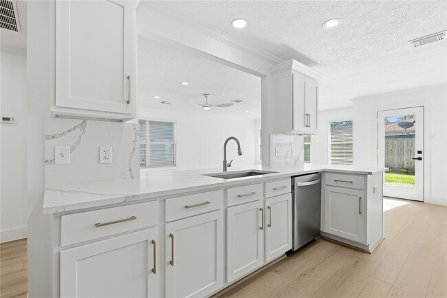 Building Photo - 1135 Eden Park Ln