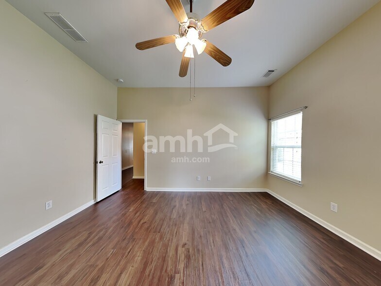 Building Photo - 12 Comesee Ct