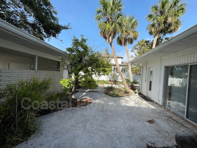 Building Photo - 3602 S Beach Dr