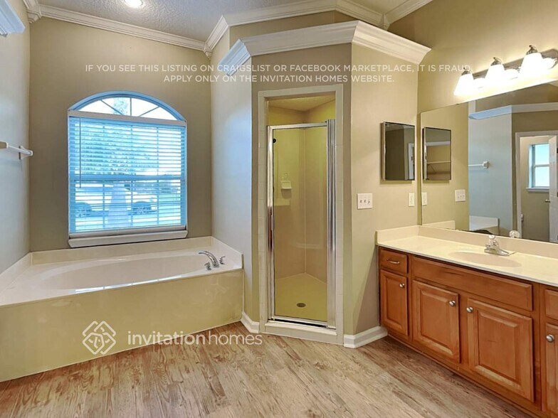 Building Photo - 13928 Fish Eagle Dr E