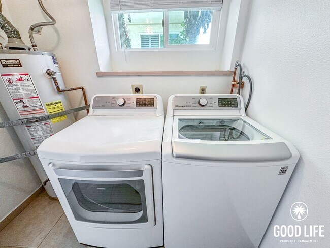 Building Photo - SD: Renovated 3BD/2.5BA Condo in Chula Vista with Fireplace, W/D & Private Balcony