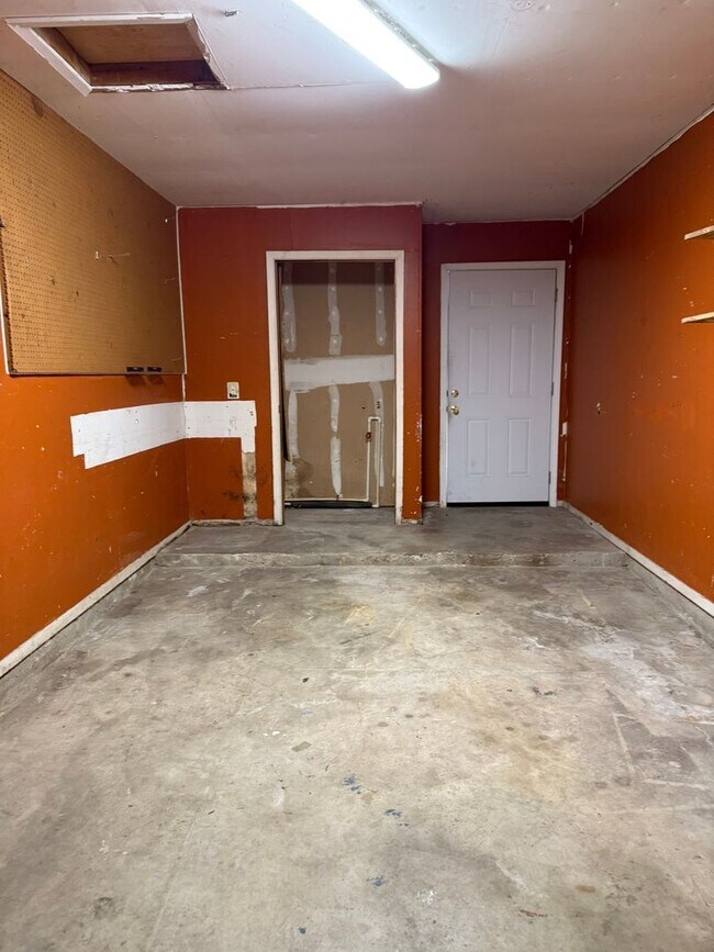 Building Photo - Vigil Properties2 (12812 Tomanet Trl)