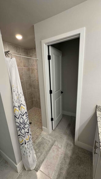 Building Photo - 304 Preston St