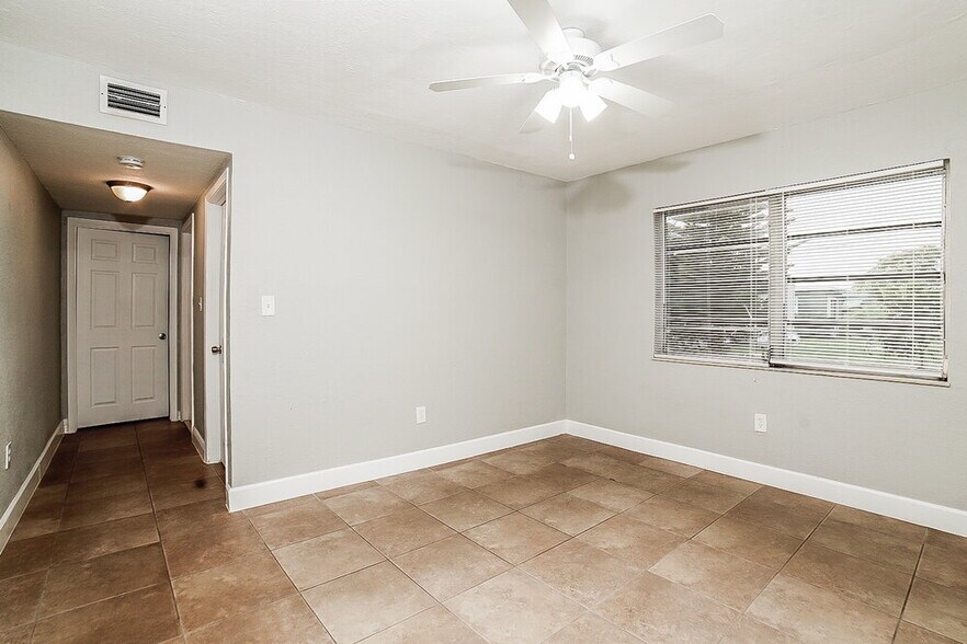 Building Photo - 16401 NW 21st Ave