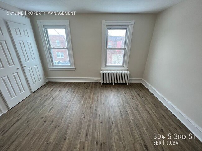 Building Photo - 304 S 3rd St