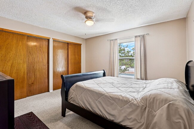 Building Photo - 724 Martha Gale Dr