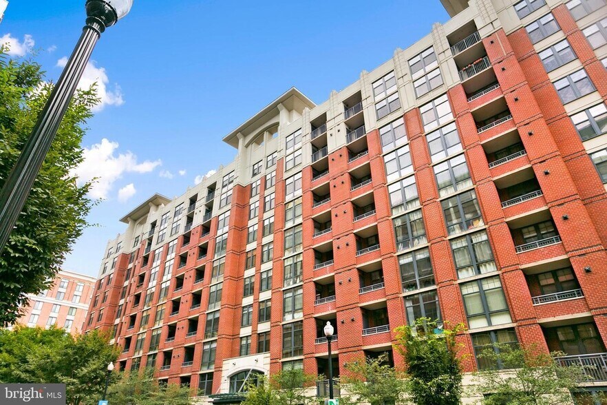 Building Photo - 1021 N Garfield St