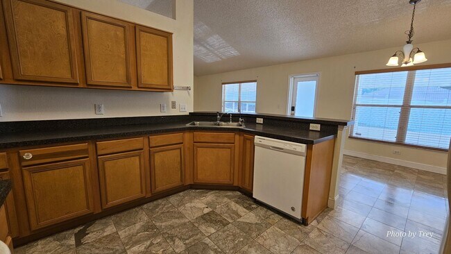 Building Photo - 3 Bed 2 Bath 2 Car Garage