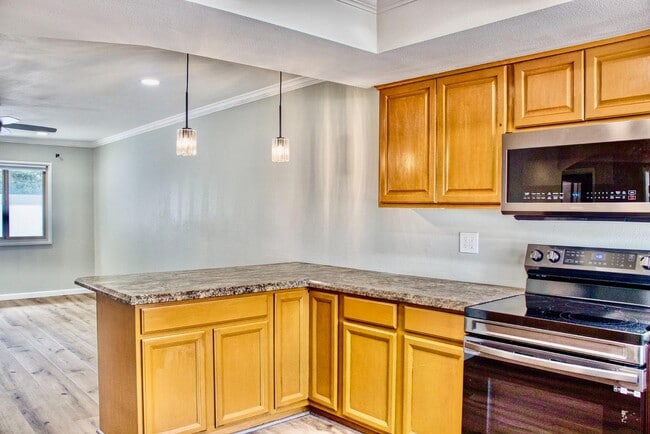 Building Photo - 600 Sheffield Ct