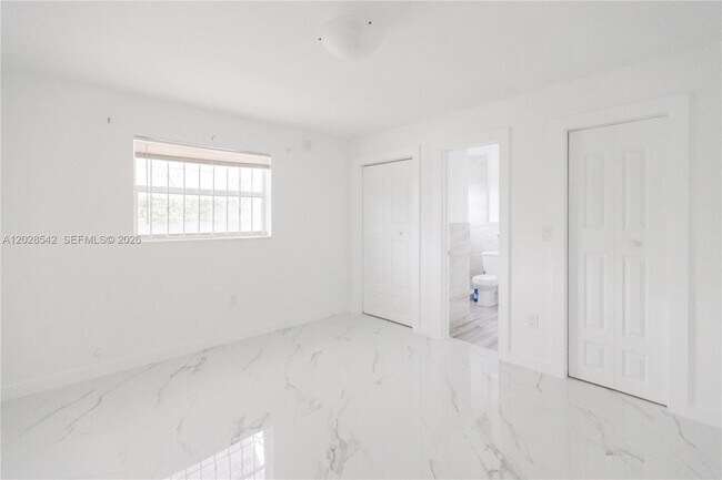 Building Photo - 1060 NE 78th St