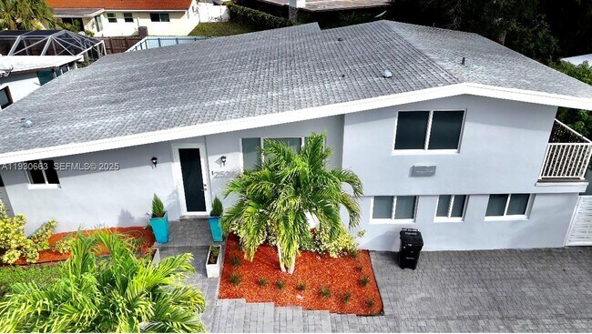 Building Photo - 2536 Flamingo Ln