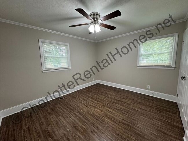 Building Photo - Nice brick ranch home with attached garage