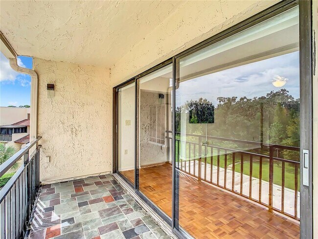 Building Photo - 1158 Carmel Cir