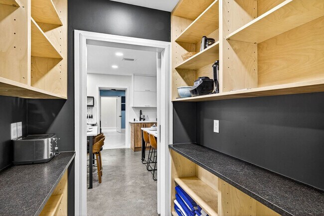 Building Photo - 319 Brentwood Dr