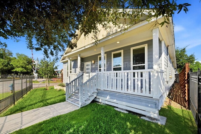 Building Photo - 605 Dumble St