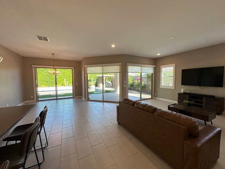 Building Photo - 1140 E Cherrywood Pl