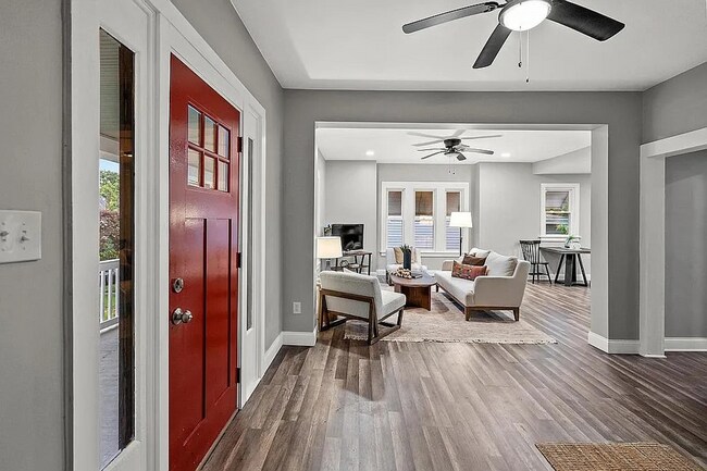 Building Photo - Gorgeous 4 or 5 bed 3.5 Bath in Madisonville!!