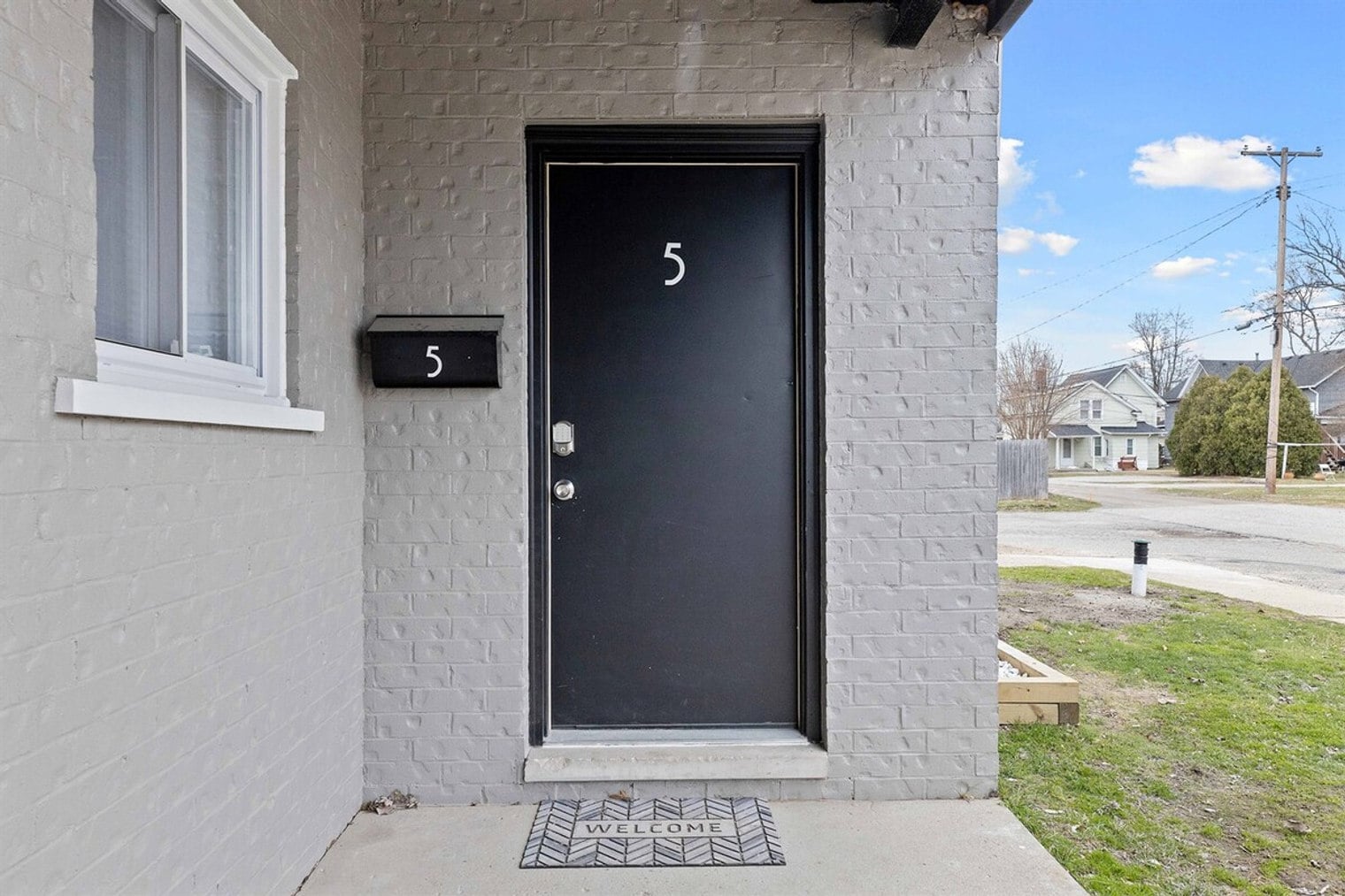 Building Photo - 22 2nd St