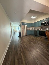 Building Photo - Beautifully Updated 3 bedroom/2 bath - 11th Place Condominiums Unit #2003 Available August 2026 $...