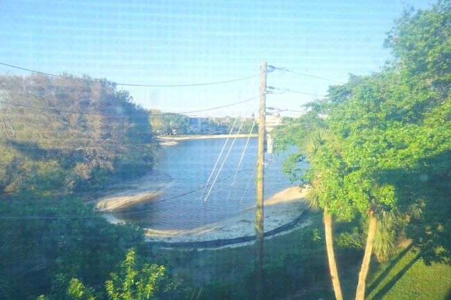 Building Photo - 401 Southampton A