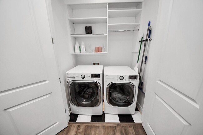 Building Photo - 4521 San Felipe St