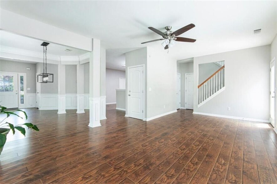 Building Photo - 310 Sugarberry Ln