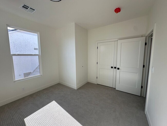 Building Photo - Desert Horizon!! BEAUTIFUL BRAND NEW 4 bed...